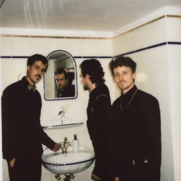 Trio Amore Vol.2 Colver Three musicians dressed in black in a bathroom (Nicolas Greiner, Johannes Bode, Lukas Growe)